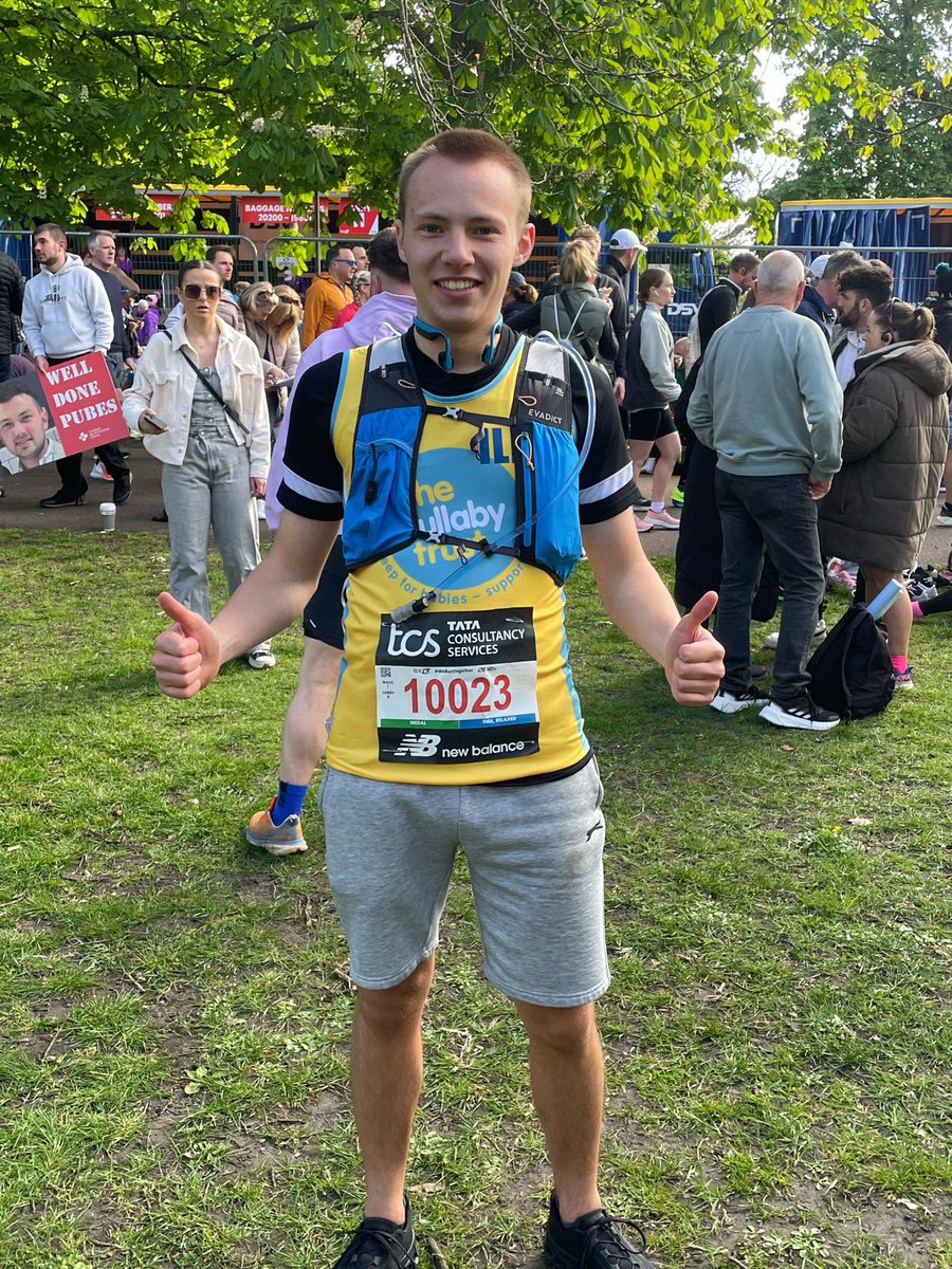 What a performance from my nephew in his 1️⃣st marathon. Raised over £3000 for @LullabyTrust and ran an amazing 3️⃣:2️⃣8️⃣:3️⃣3️⃣ nailing the sub 3️⃣:3️⃣0️⃣ he wanted 👏 🏃‍♂️🔥