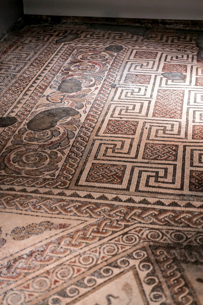 #mosaicmonday at @NTChedworth. Left: the tepidarium (warm room) floor in the bathing complex. Right: the grand dining room mosaic, which features imagery of Bacchus, god of wine/agriculture/fertility. 📸 from our editor @tansybranscombe who visited the site yesterday.