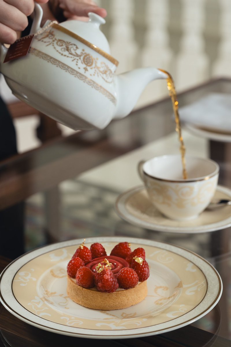 A strawberry tart paired with your afternoon tea time to impeccably elevate your experience at The Chedi. 

#TheChediKatara#GHM#TheLobby