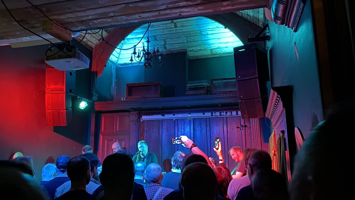 Was a treat to hear wonderful @DanielLandMusic in such intimate surroundings as @thecastlehotel Lost myself for a while in ambient, shoegaze heaven…