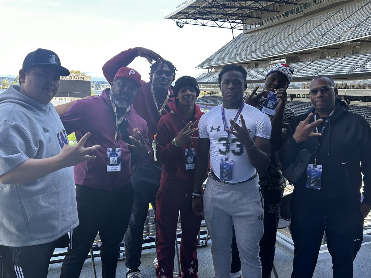 wesleyjohnsonn5's tweet photo. Washington Visit @CoachKaufusi @UDubFootball @UW_Football @Coach_Taylor615 @WCPSacramento @CoachAVH https://t.co/PZXUBGc0nS