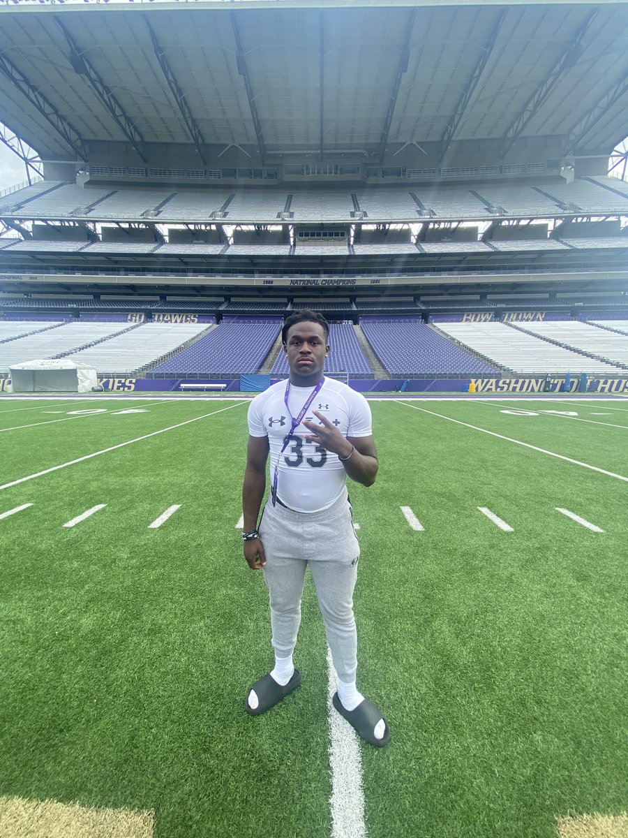 wesleyjohnsonn5's tweet photo. Washington Visit @CoachKaufusi @UDubFootball @UW_Football @Coach_Taylor615 @WCPSacramento @CoachAVH https://t.co/PZXUBGc0nS