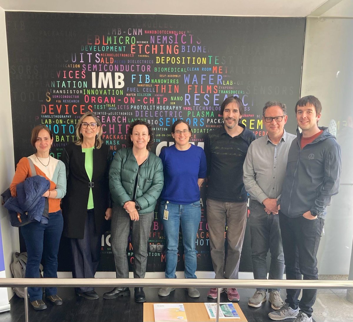 📌 The @CIBER_ISCIII collaborative project (@CIBERehd and @CIBERBBN areas) FETSERGUT had its kick-off meeting at @imb_cnm! 🔬 Led by Elisabet Prats at IMB-CNM and Carmen Cotoner at @VHIR_, it will work on tools for sensing serotonin in the gut based on #graphene transistors