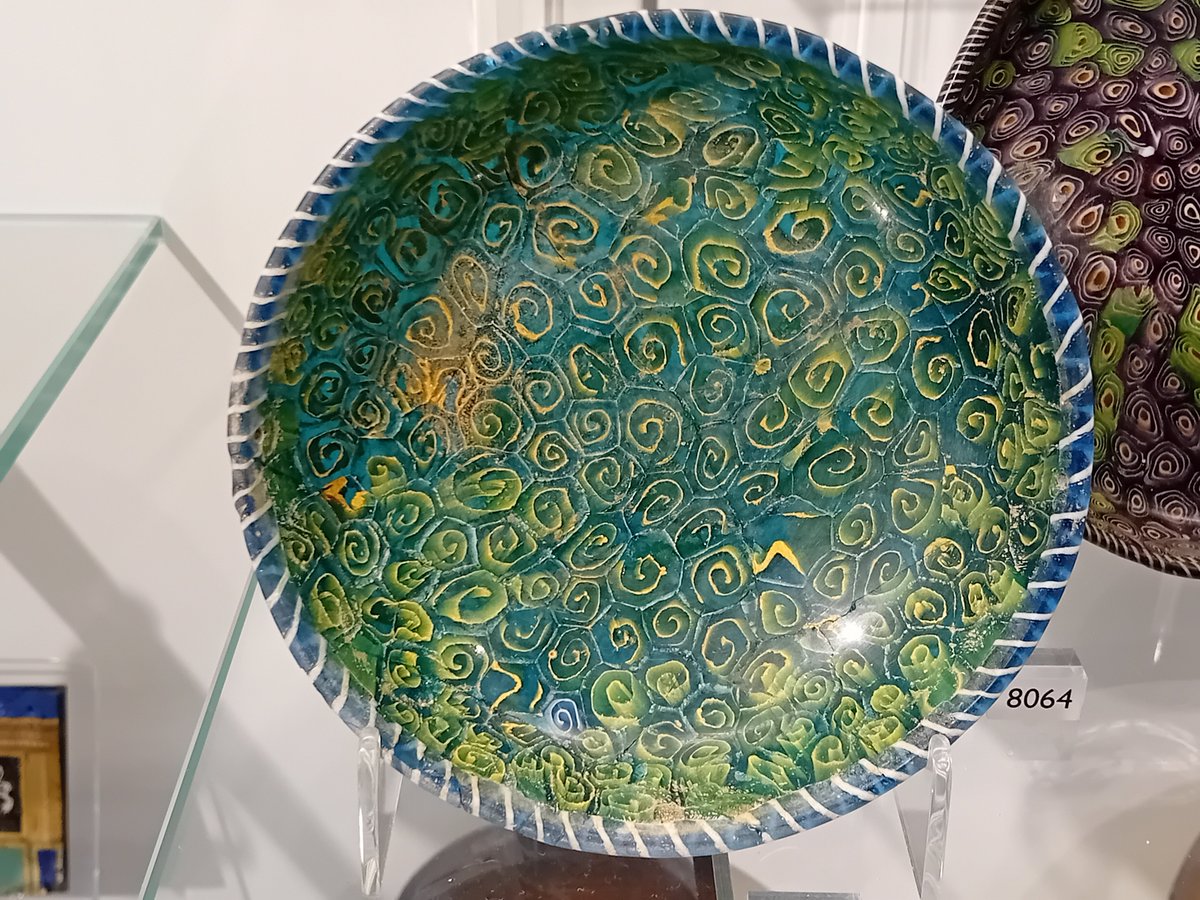 A bright & eye-catching #Roman glass dish, in bluey'green glass with an irregular yellow spiral pattern, & a blue & white striped rim. It is some 1800-2000 years old, & still looks amazing (no wonder #AncientGlass is still so popular!) #Archaeology