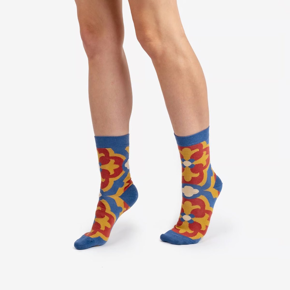 dodosocksjp's tweet photo. 人気のタイル・セットが単品でお買い求めできるようになりました!リヴィウの建物に見られる床タイルをデザインしたもので、レトロなスタイルと幾何学模様がそれぞれユニークな一足。お気に入りはどれでしょう?
→https://t.co/02sKg7yZdi
#dodosocksjp #dodosocks #ソックス #靴下 #足元コーデ #ソックスセット #靴下コーデ #ソックスコーデ #靴下部 #靴下コレクション #幾何学 #スタイリング #ユニーク #旅行 #タイル #travel #tiles #dodosocks #レトロ