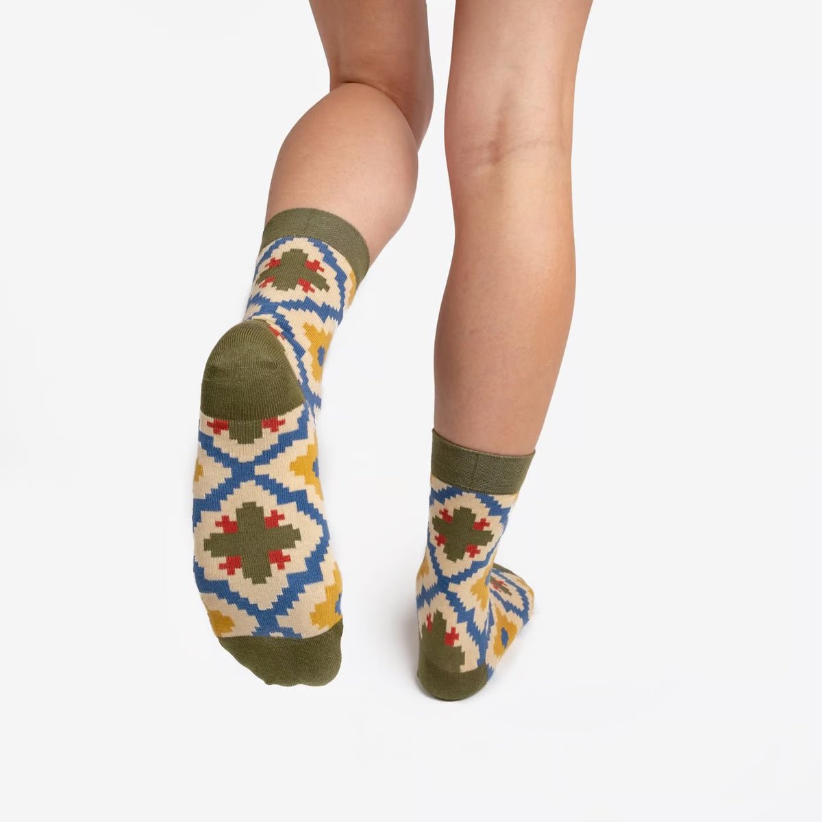 dodosocksjp's tweet photo. 人気のタイル・セットが単品でお買い求めできるようになりました!リヴィウの建物に見られる床タイルをデザインしたもので、レトロなスタイルと幾何学模様がそれぞれユニークな一足。お気に入りはどれでしょう?
→https://t.co/02sKg7yZdi
#dodosocksjp #dodosocks #ソックス #靴下 #足元コーデ #ソックスセット #靴下コーデ #ソックスコーデ #靴下部 #靴下コレクション #幾何学 #スタイリング #ユニーク #旅行 #タイル #travel #tiles #dodosocks #レトロ