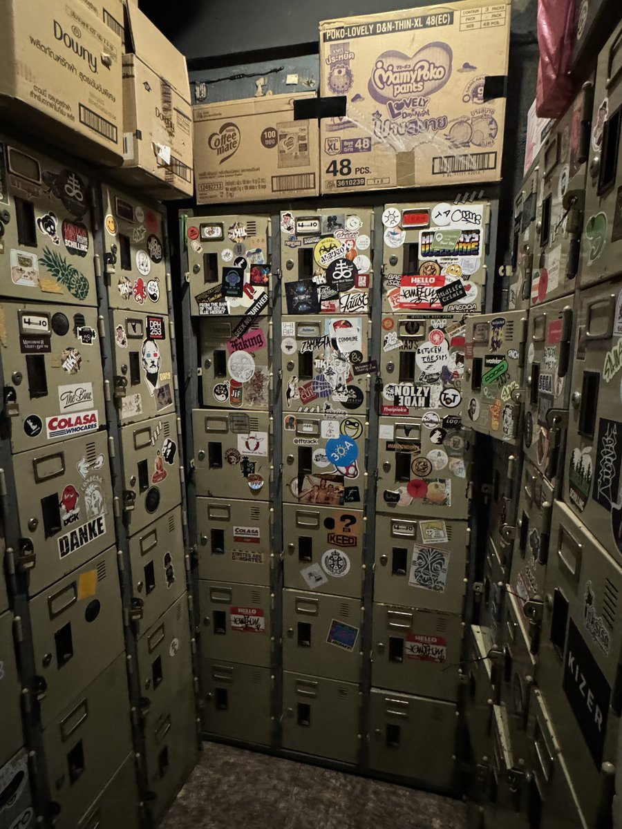 prodrunk_htm's tweet photo. Last night bar hopping memory 🍸🍸🍸

#FindTheLockerRoom https://t.co/XBqWE63yvz