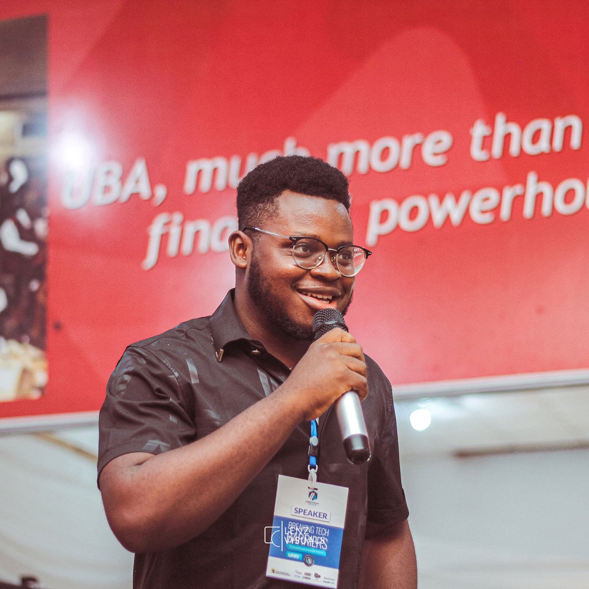 BlockchainUNN's tweet photo. Joining in as one of the speakers, our Dev lead @Darlington pointed out challenges newbies are bound to face in the tech industry stating anyone can still succeed not minding the situation you find yourself in.

#Breakingtechbarriers

2/3 https://t.co/cDsSRORRlz