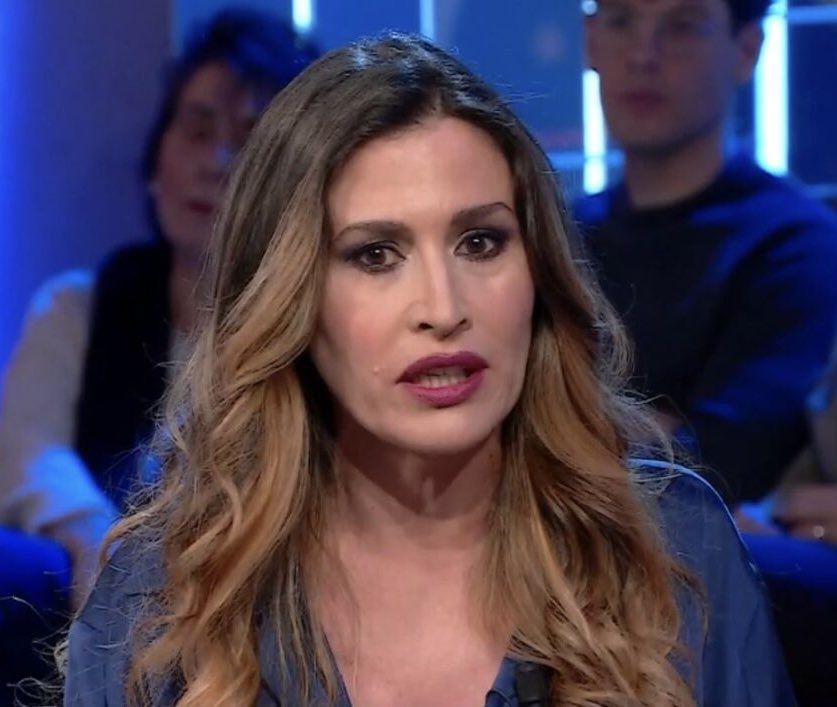 TaisiaRaio's tweet photo. Nella puntata di oggi le parole vergognose della vicedirettrice del Tg1 sull’aborto definito un delitto e non un diritto. #Mypod - Il podcast impertinente @sudreporter #Aborto #22aprile https://t.co/2WOS8UTdEC https://t.co/ym5DI3tS2y