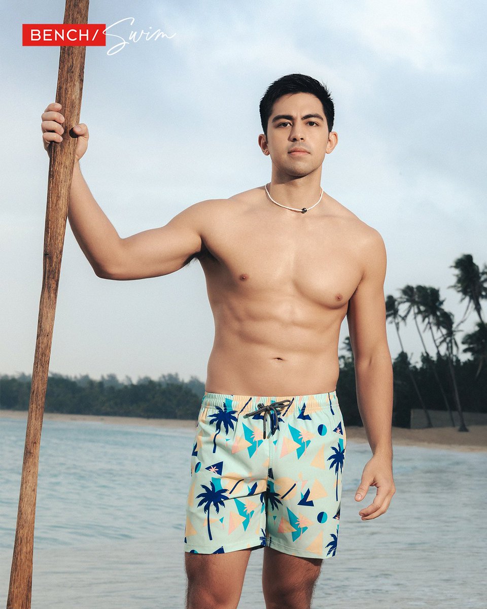 Make a big splash on your next vacation just like #DerrickMonasterio 🌊 Mix geometry with summer elements to set the vibes for your quick summer getaway. Dive into bold patterns and vibrant colors that capture the essence of the season. 🏖 MEN'S SWIM SHORTS - BSB0456 - P549.75