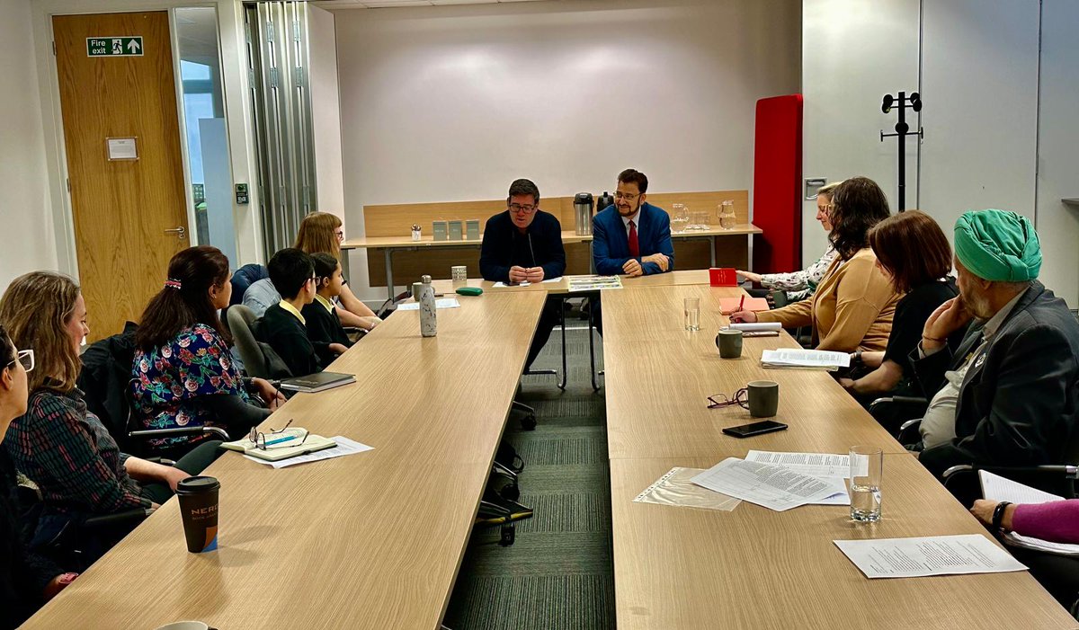 We met with @AndyBurnhamGM and @AfzalKhanMCR to discuss what the mayor will do about cleaning up the air if he's reelected. Students from @StMargaretsWR asked hard hitting questions about getting cars off the road around their school to help reduce the high levels of asthma