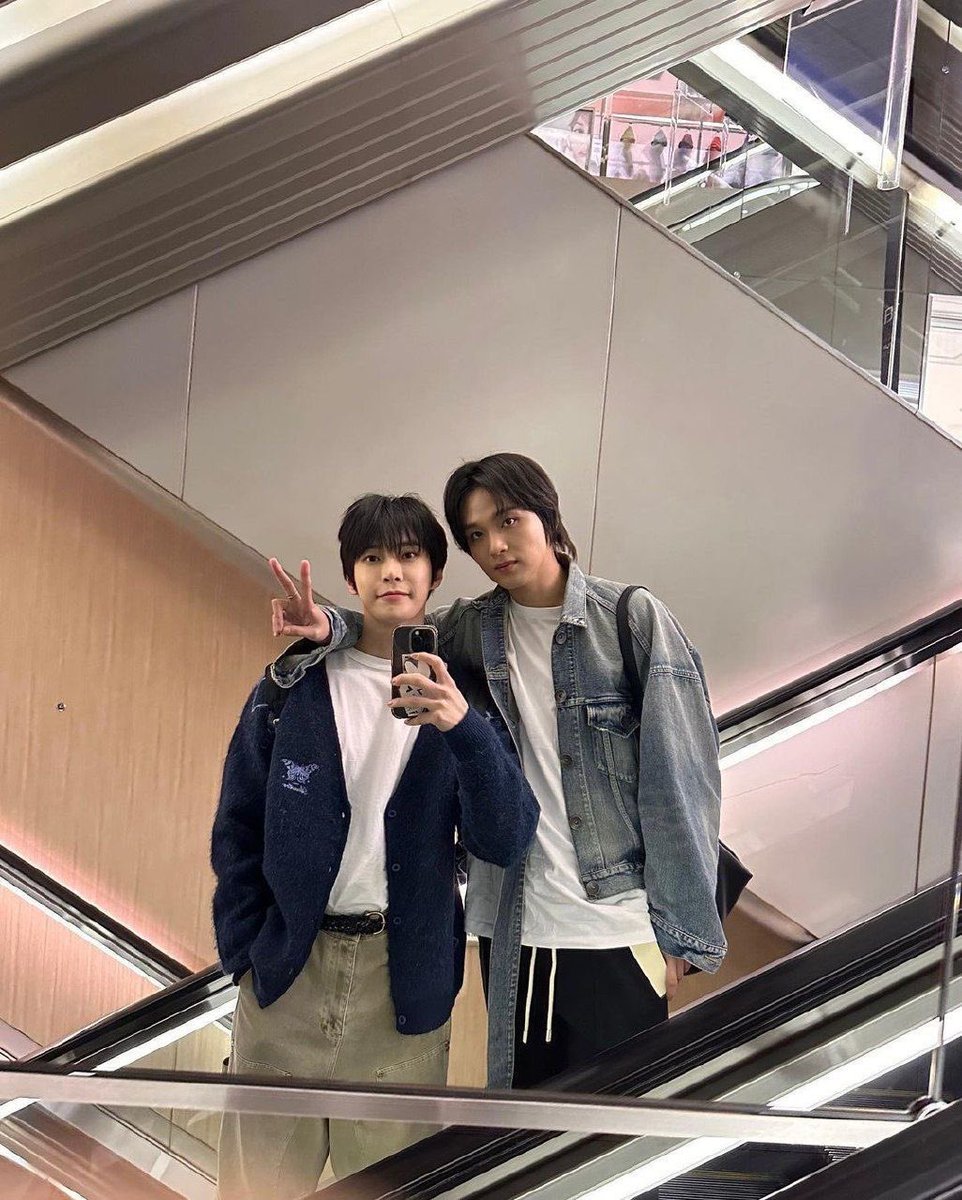 foxjrxhaechan's tweet photo. พี่อะ เป็นพี่ผม https://t.co/3nHz6skQKC