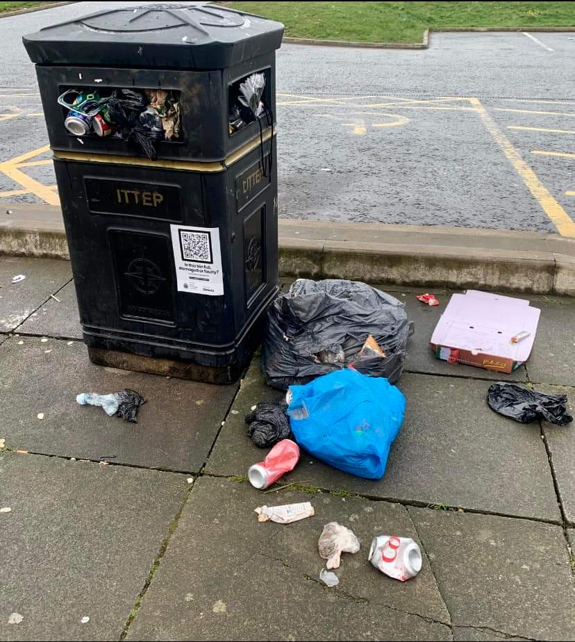 Jeanetteconroy3's tweet photo. @NTCouncilTeam both bins have been like this for more then a week been reported numerous times with the QR codes provided! right next to a school...sort it out please! council tax goes up &amp; ur  standards &amp; services you provide are rock bottom...SHOCKING! https://t.co/C3Smj94Kfj