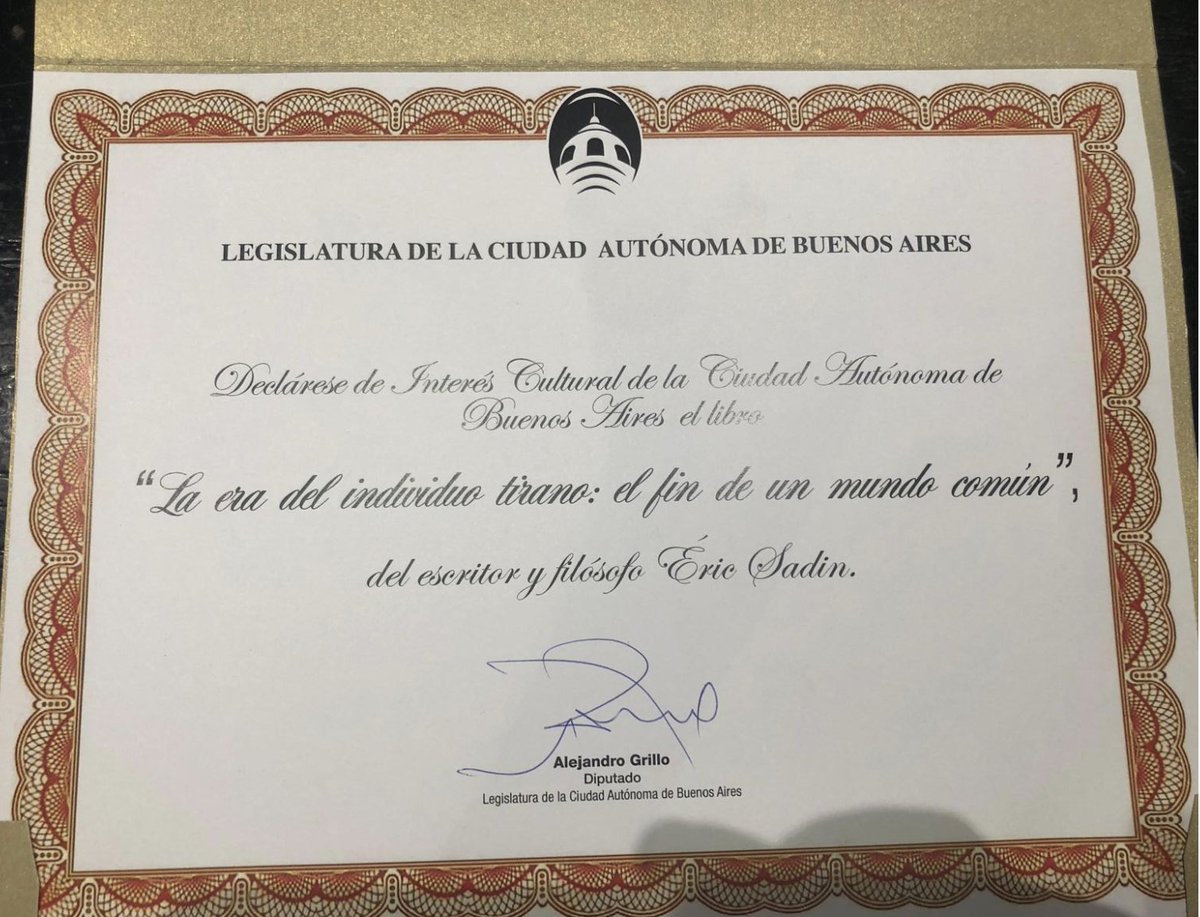 Eric_Sadin's tweet photo. Au parlement de la Ville de Buenos Aires, une cérémonie a été organisée par le député @SantoroLeandro
@lejandrogrillo député de la Ville m'a remis un document déclarant d'"Interés Cultural de la Ciuda Autónoma de Buenos Aires, el libro La era del individuo tirano"
@cajanegraedit https://t.co/7ESBbR9aUV