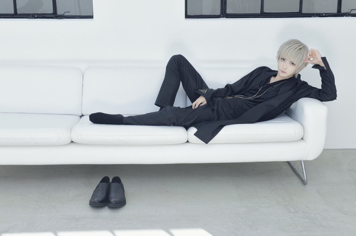 態度デカそうなポーズくださいって言われたのに、靴こじんまりしててワロタ