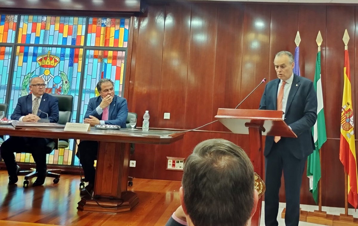 Acompañamos al Colegio de Peritos e Ingenieros Técnicos Industriales de Huelva en los actos del día de su patrón. Un encuentro en el que se impuso la insignia a los nuevos colegiados y se rindió homenaje a los compañer@s que han cumplido 25 y 50 años de colegiación.