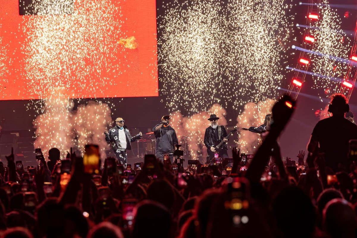 40,000 of you shared the love with us @ParisLaDefArena. Grateful would be an understatement. 🥹 Merci Paris 🇫🇷 ✨ for singing along, and making this night INOUBLIABLE!