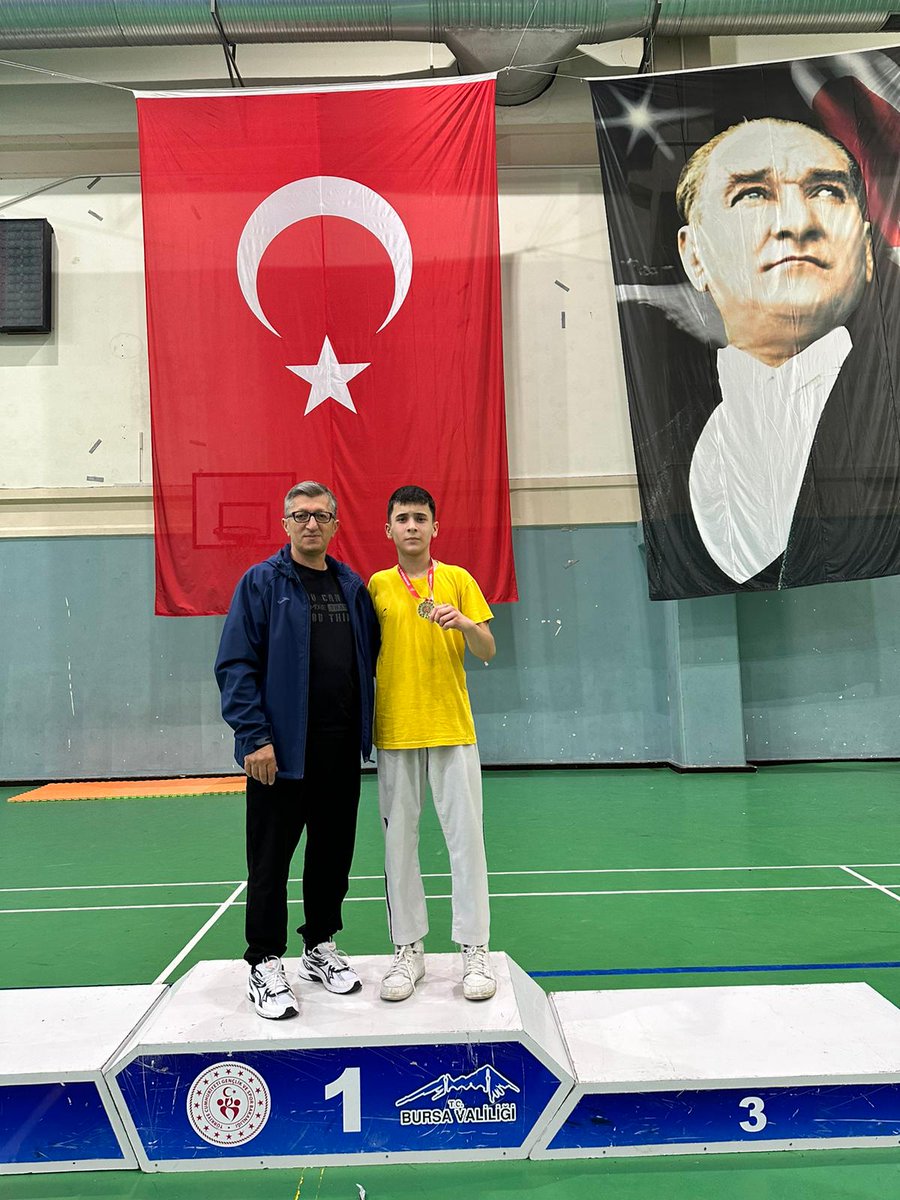 Öğrencimiz Gökhan ZENGİN Bursa Gençlik ve Spor İl Müdürlüğü tarafından düzenlenen Taekwondo 57 kg yıldız erkeklerde Bursa şampiyonu olmuştur. Öğrencimizi ve hocalarını tebrik ediyoruz. @balkanolimpikspor <a href="/niluferilcemem/">Nilüfer İlçe MEM</a> <a href="/bursailmem16/">Bursa İl Millî Eğitim Müdürlüğü</a>