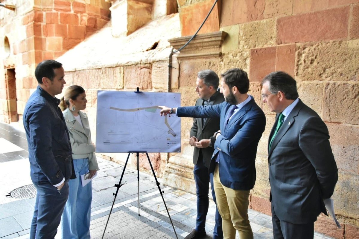 ⛏️ 👷 Comienzan las obras para mejorar los itinerarios turísticos del casco antiguo de Lorca. ➡️ goo.su/3ou4qZ #TurismoRegióndeMurcia #RegióndeMurcia #Lorca