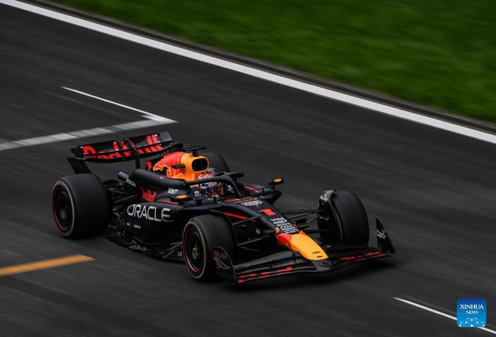 Red Bull's Max Verstappen made it four wins from five Grands Prix in 2024, shrugging off two Safety Car restarts with a consummate victory in Sunday's Chinese Grand Prix. china.org.cn/sports/2024-04…