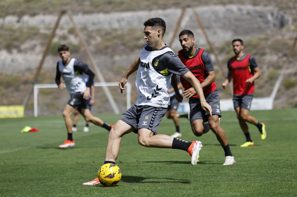 🔙 Mañana...¡Vuelta al trabajo! ⚔️ Nuestro equipo regresará a la Ciudad Deportiva, a partir de las 11 horas, para preparar la cita ante el @GironaFC. #LasPalmasGirona #LaUniónHaceLasPalmas #LaUniónDePorVida