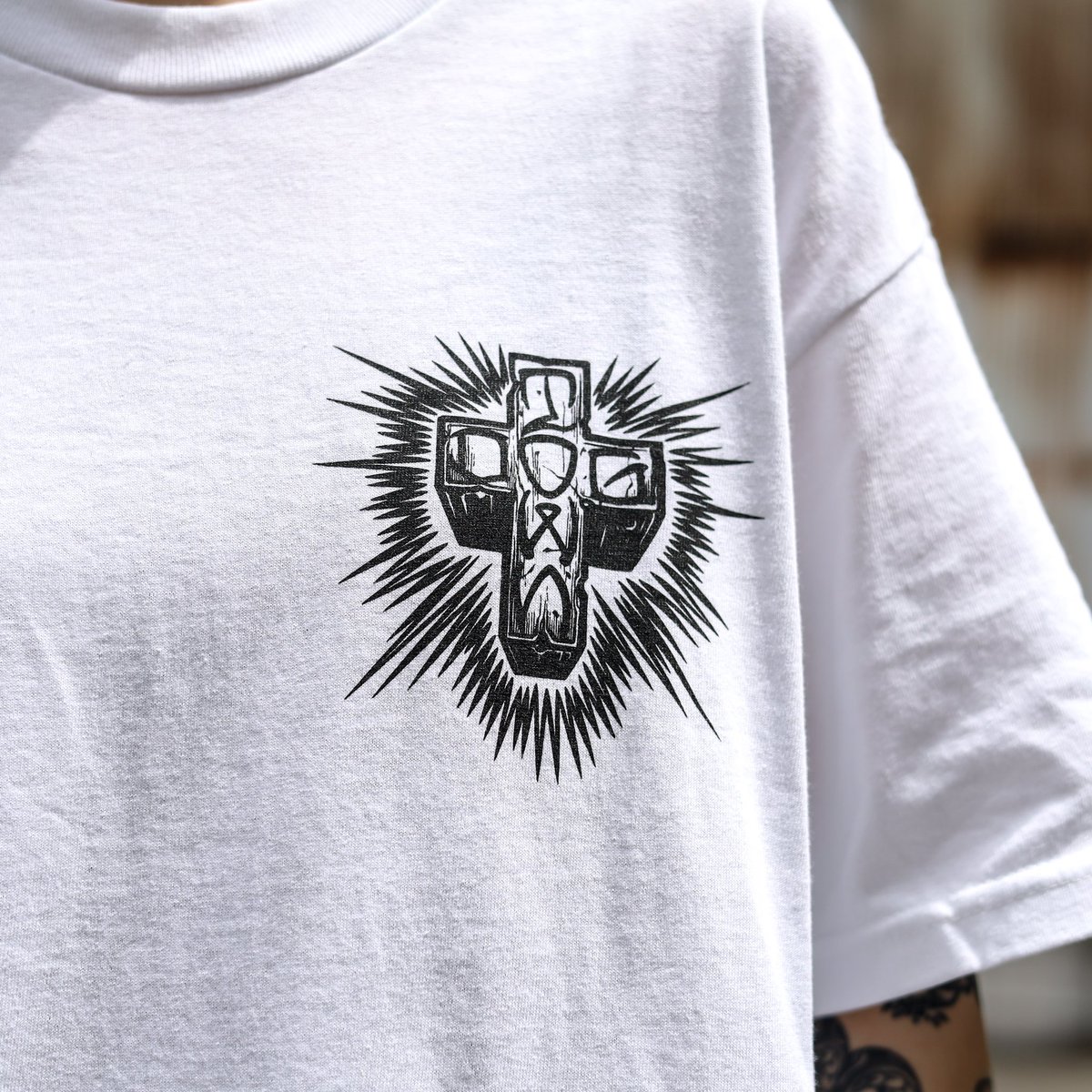 Feelin_osaka's tweet photo. 【DOGTOWN】JESSE MARTINEZ GUADALUPE HANDSHAKE TEE (WHITE)
149cm Mサイズ着用
https://t.co/o0YbhtNKT5
#JESSEMARTINEZ シグネチャーグラフィック。
大人気S/S TEE入荷しております!!
完売必至!狙っている方はお早めに!
#dogtown https://t.co/ZvXTr4MLcg