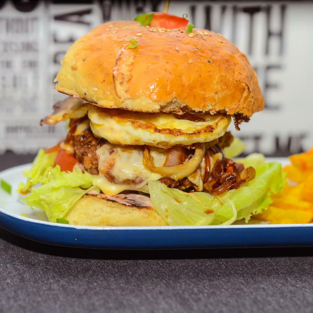 CoterieBookCafe's tweet image. Have you had our ULTIMATE BURGER yet? 
Your Lunch plans = Sorted 👌

Our location: Bandali Rise, Bugolobi. 
Call us via: 0200990033

#hamburger #fulfilment #food #coteriebookcafe