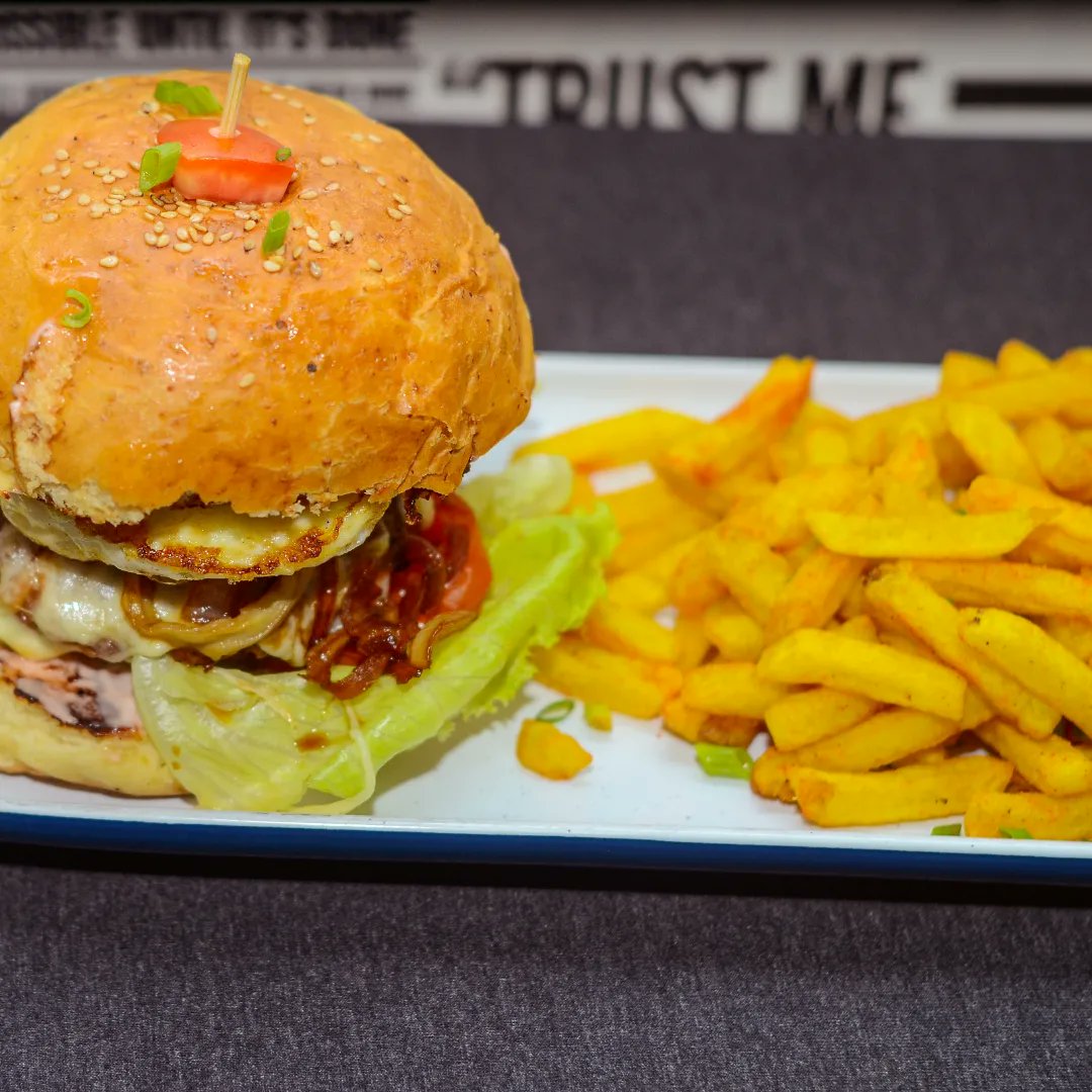 CoterieBookCafe's tweet image. Have you had our ULTIMATE BURGER yet? 
Your Lunch plans = Sorted 👌

Our location: Bandali Rise, Bugolobi. 
Call us via: 0200990033

#hamburger #fulfilment #food #coteriebookcafe