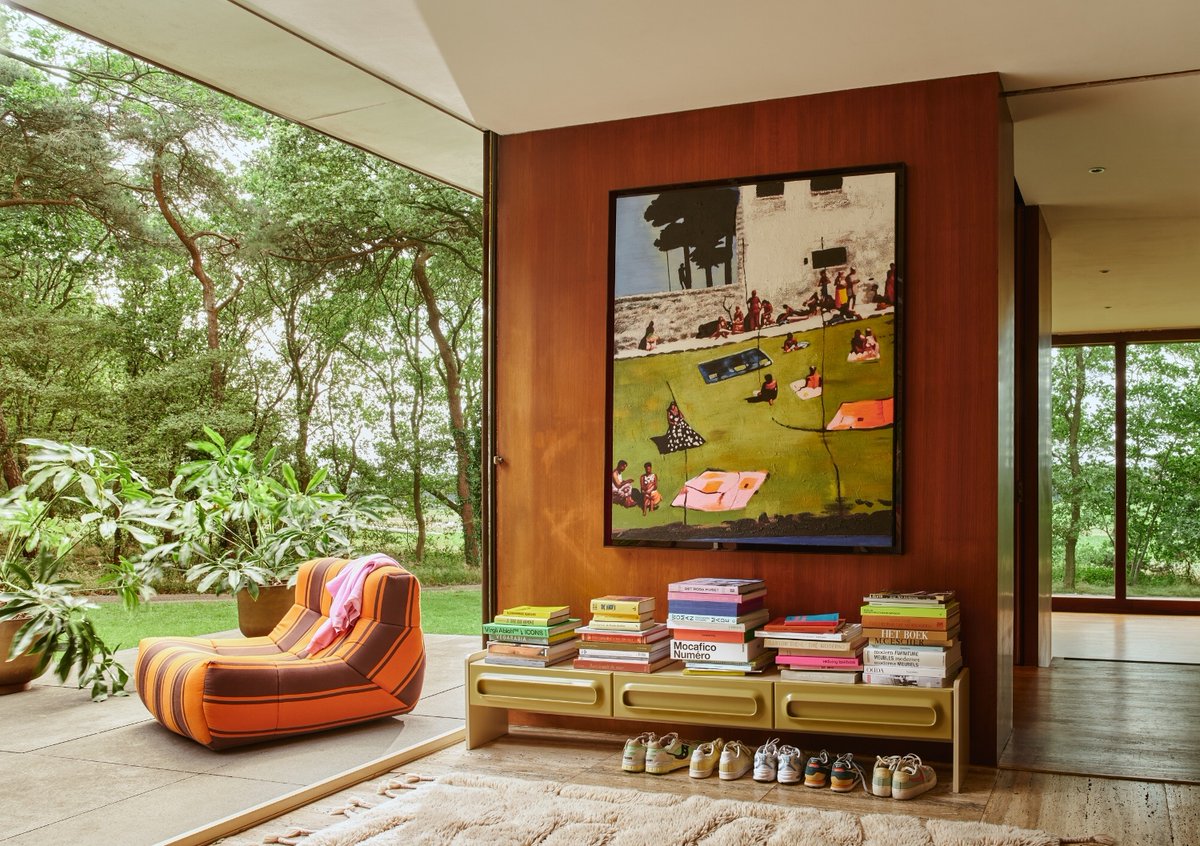 designigel's tweet photo. Mit Möbeln, Kunst und Deko bringt uns HKliving die wilden 70er Jahre zurück in unsere Wohnzimmer. Die Niederländer richten beispielhaft einen Bungalow ein. Die ganze Story gibt's hier: https://t.co/P5EnCvgbKu https://t.co/OE07yLOgr8