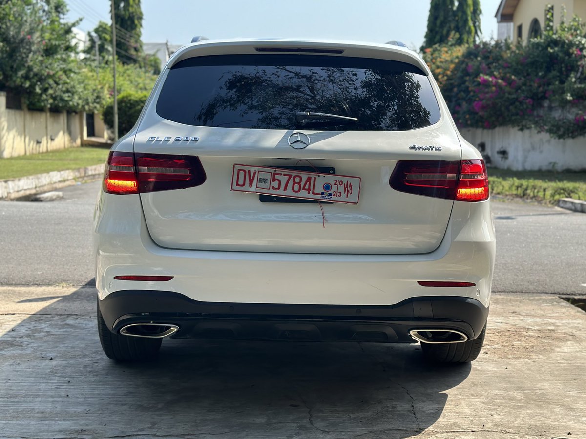 2018 Mercedes-Benz GLC300 4matic 2.OL engine 23k miles Keyless start and entry Infotainment system Reverse / 360 camera Leather interior Panoramic roof Fully loaded Price - 465k p3 😁 What’s app no in bio Refer a buyer for commission #YourCarGuy 🚘🕺🏽