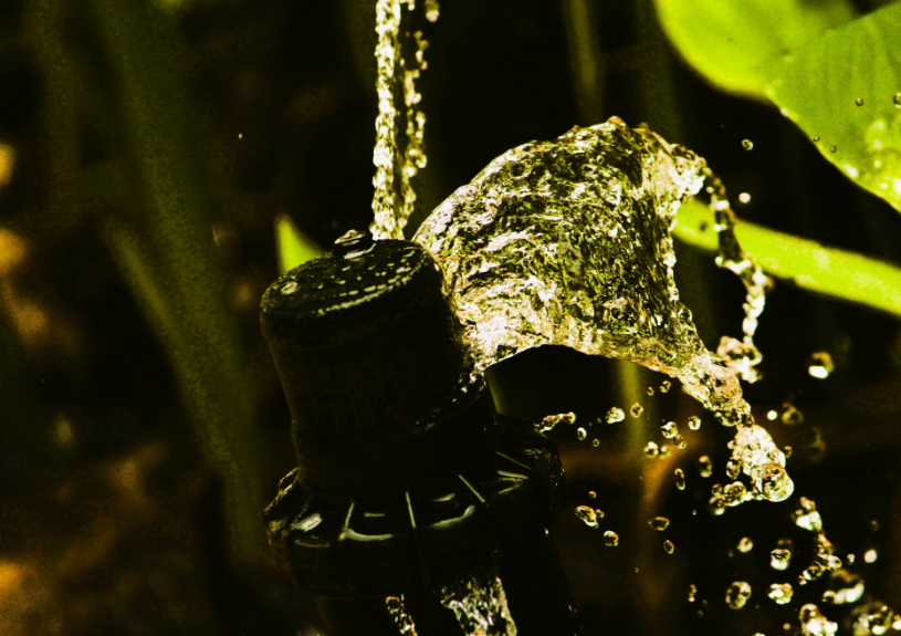 raithamithra21's tweet photo. Adoption and integration of sensor-based irrigation systems and drip technologies with smartphones can go a long way in minimizing water consumption! #smartfarming #futuristicfarming #farminginnovation #farming https://t.co/WhpXuqWNY7