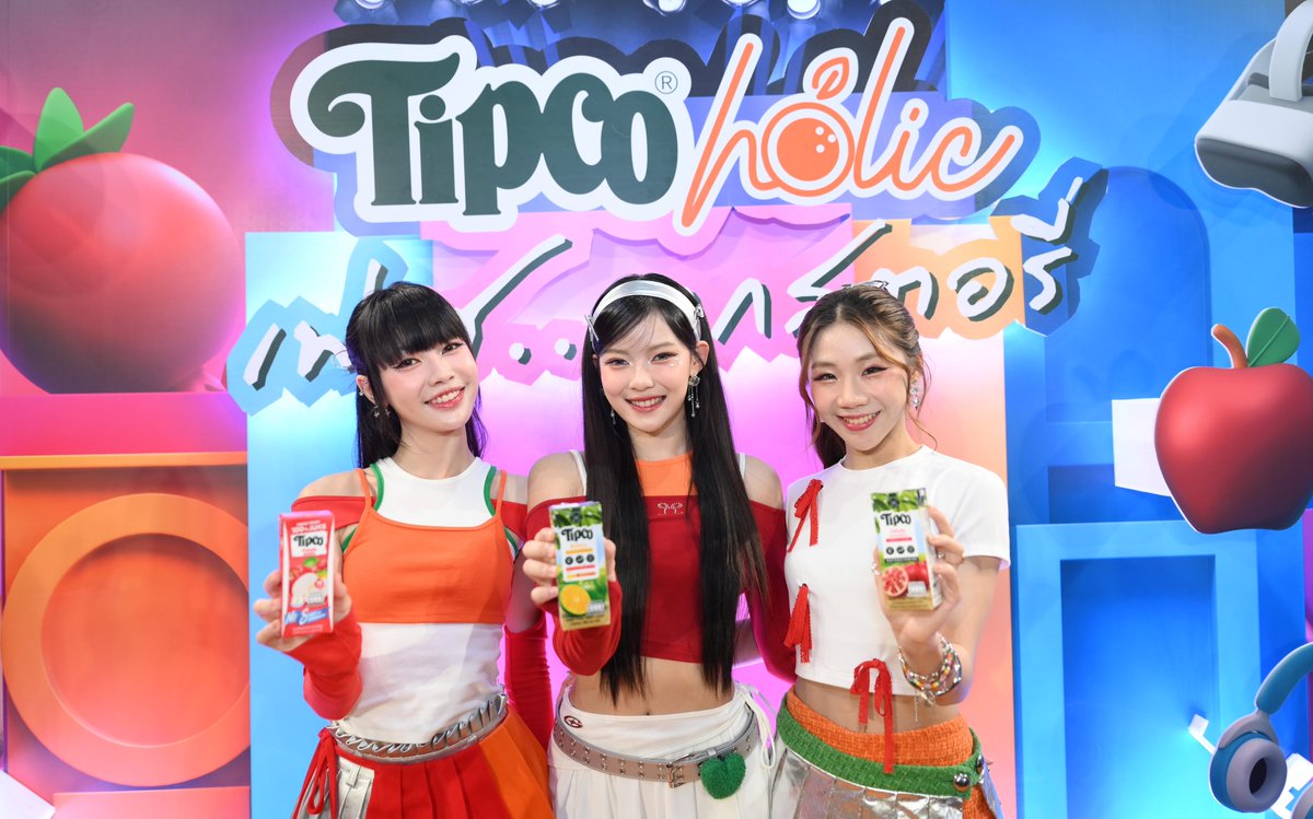 tingmonthly's tweet photo. ทิปโก้ จับมือ PiXXiE ชวนชาว Tipco Holic
ตะลุย Juice-Multiverse ปลุกความสดชื่น ท้าโลกร้อน
ในงาน “TIPCO HOLIC เฟรช..ทุกสตอรี่”

ภายในงานเปิดตัวแคมเปญฯ ได้จำลองบรรยากาศงานเสมือนอยู่ใน Juice Multiverse ที่พร้อมให้ทุกคนในงานได้สนุกไปกับ VR GAME พร้อมร่วมรับชมภาพยนตร์โฆษณาใหม่ล่าสุด “TIPCO HOLIC     เฟรช..ทุกสตอรี่”  ที่ 3 สาว PiXXiE กระโดดเข้าไปในโลก Multiverse และแฟนๆ จะได้ร่วมลุ้นเครื่องดื่ม Signature จาก PiXXiE ที่จะมาร่วมทำเมนูสุดพิเศษสไตล์ TIPCOHOLICxPiXXiE พร้อมโชว์สุดพิเศษให้กับเหล่า PiXXEL ได้ชมกันอย่างเต็มอิ่ม ท่ามกลางบรรยากาศแสนสนุกสนาน

ร่วมสัมผัสอีกขั้นของประสบการณ์รูปแบบใหม่กับทิปโก้ และแคมเปญ TIPCO HOLIC ได้ที่ Facebook Page: Tipco Health Society, Instagram: Tipco.Official และ Line Official: Tipco Society

#TipcoHolic #Tipcoเฟรชทุกสตอรี่ #Tipco #ทิปโก้ #TIPCOHOLICxPiXXiE #PiXXiE #TIPCOxPIXXIE #TIPCOJUICEMULTIVERSE