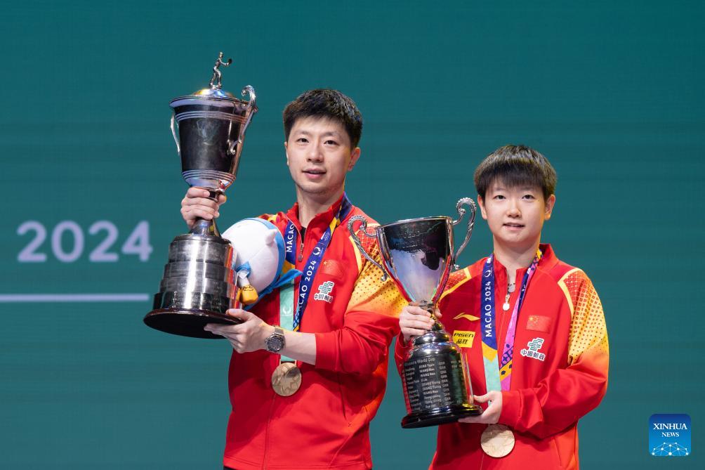 China's Ma Long completed a marvellous comeback win in the ITTF World Cup men's final as he beat teammate Lin Gaoyuan 4-3, while Sun Yingsha also overcame Wang Manyu in a seven-game thriller to win her first World Cup title on Sunday evening. china.org.cn/sports/2024-04…