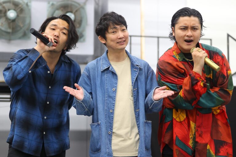 mediact_info's tweet photo. 【オフィシャルレポート】
舞台『パリピ孔明』
#盛山晋太郎(#見取り図)&脚本・演出 #石田明(#NONSTYLE)#KingBoy(#アケガラス)ラップ場面公開稽古 レポート
https://t.co/GPM9m0CMfk
#パリピ孔明 #パリステ #舞台パリピ https://t.co/zUblVuLVuH