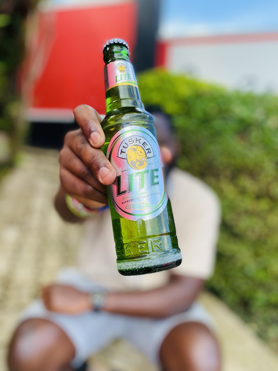 Don’t hesitate having lunch 🥗 minus grabbing some Great Beer 🍺, remember it has to be a Tusker Lite.💚💚

#TurnOnYourLite
#NeonRave