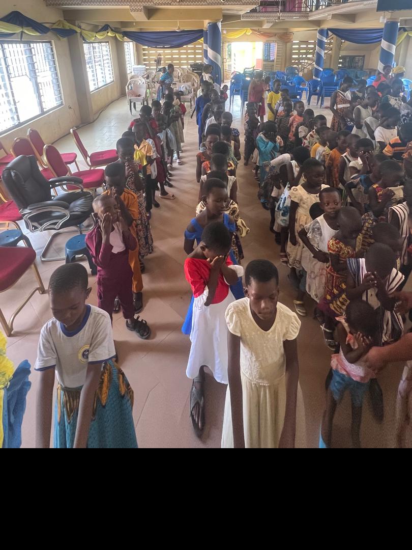 thecophq's tweet photo. In the Bisease District of the Mankessim Area of @thecophq, our young ones gathered for a powerful time of fasting, prayers, and Holy Ghost baptism! 🌟

110 children joined their hearts open to receive the blessings of the Spirit.

1/2 https://t.co/Ie0h5tuhYH