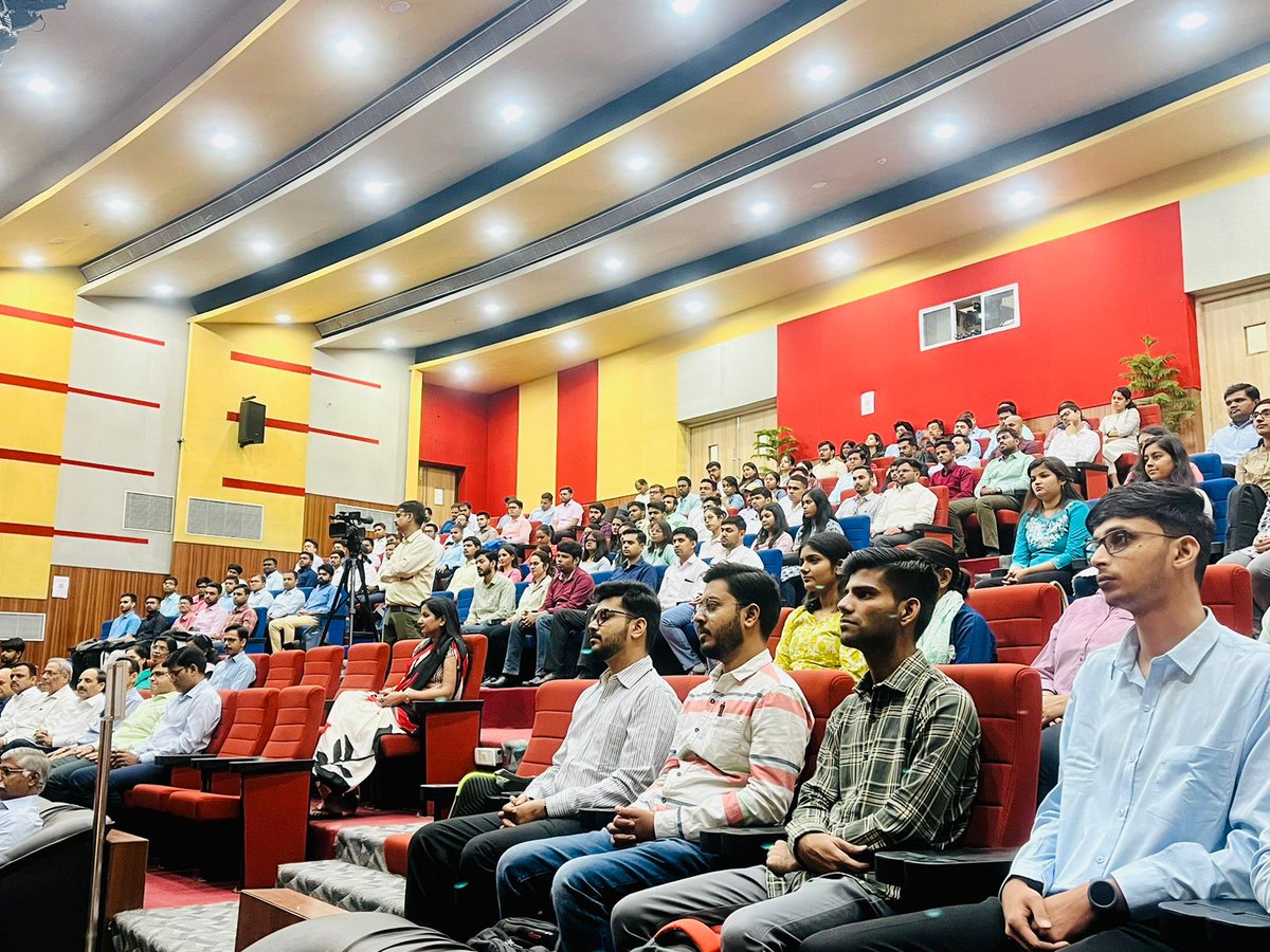 Today, at the Indian Aviation Academy, New Delhi, Hon’ble Chairman, AAI Sh. Sanjeev Kumar inaugurated the AB-INITIO Course for newly recruited Junior Executives (Airport Operation Services) by lightning the lamp. The event was graced by the esteemed presence of #AAI Board