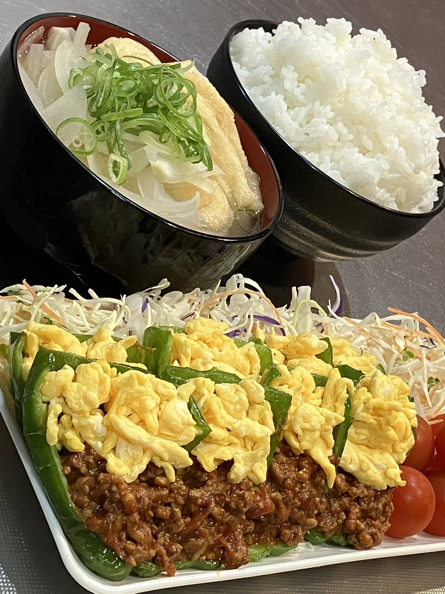 今日はピーマンのカレーそぼろ詰め定食を食べました。おいしかったです。