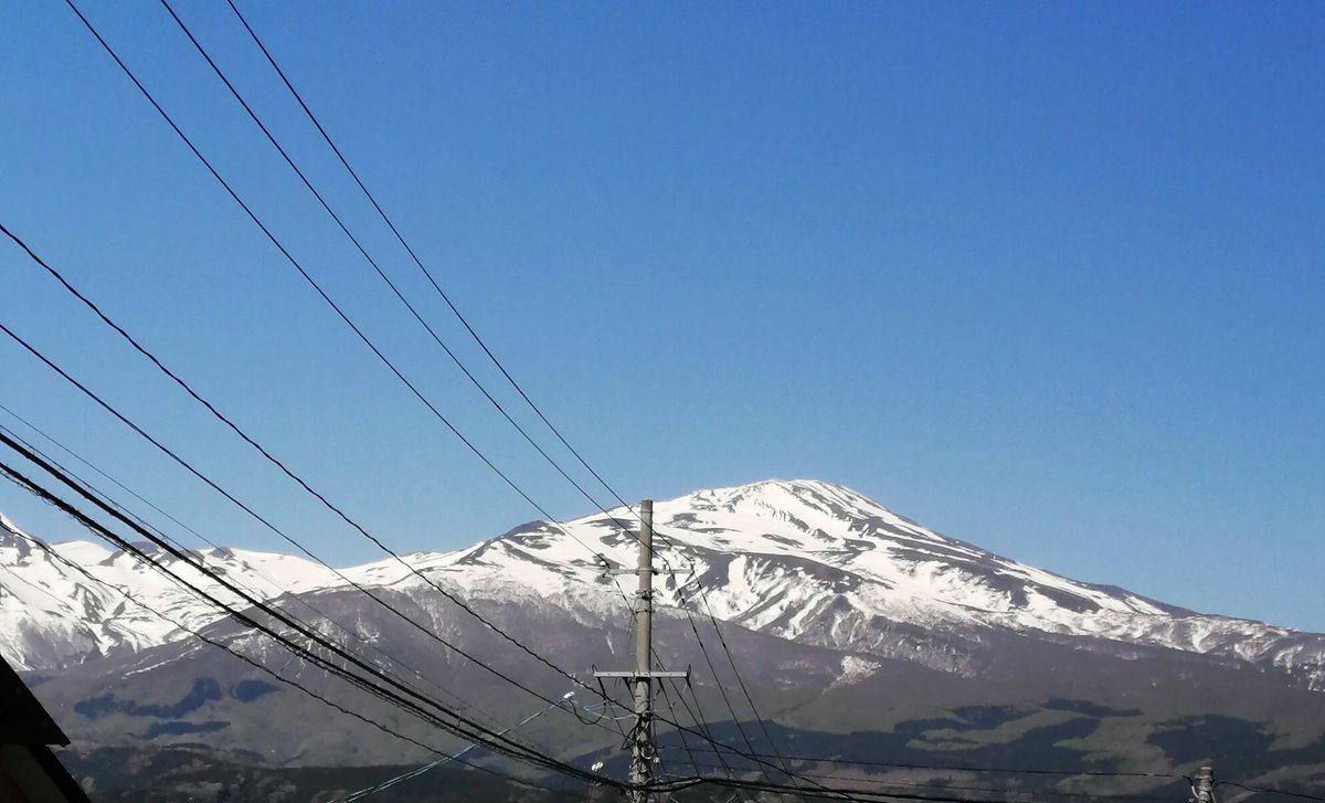 本日の警備業務終わり只今帰りました😁出羽富士　鳥海山は雪景色です😁