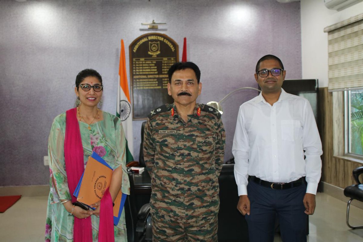 NCCDteJKL's tweet photo. Feeling inspired after meeting two outstanding exNCC Cdts,Smt. Sandhya Pathania,Principal of Bhartiye Shiksha Kendra Higher Secondary School, Damana &amp; Shri Akhil Bihari Das, IDES,DEO,Jammu, alongside ADG Maj Gen RK Sachdeva. It's truly uplifting to witness our cadets excelling. https://t.co/7K4NEZyges