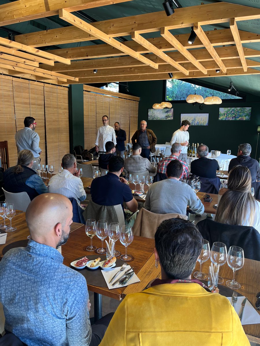 BegurEsAutentic's tweet photo. 🍴El primer dels actes per a la 🐟 25a Campanya Gastronòmica del Peix de Roca ha estat l'esmorzar - tast de vins #Perelada amb tots els restaurants participants a la campanya de 2024, al restaurant Ses Vinyes del Mas Ses Vinyes.
#Begur #PeixdeRoca #VisitBegur #gastronomia https://t.co/7O9kSychEE