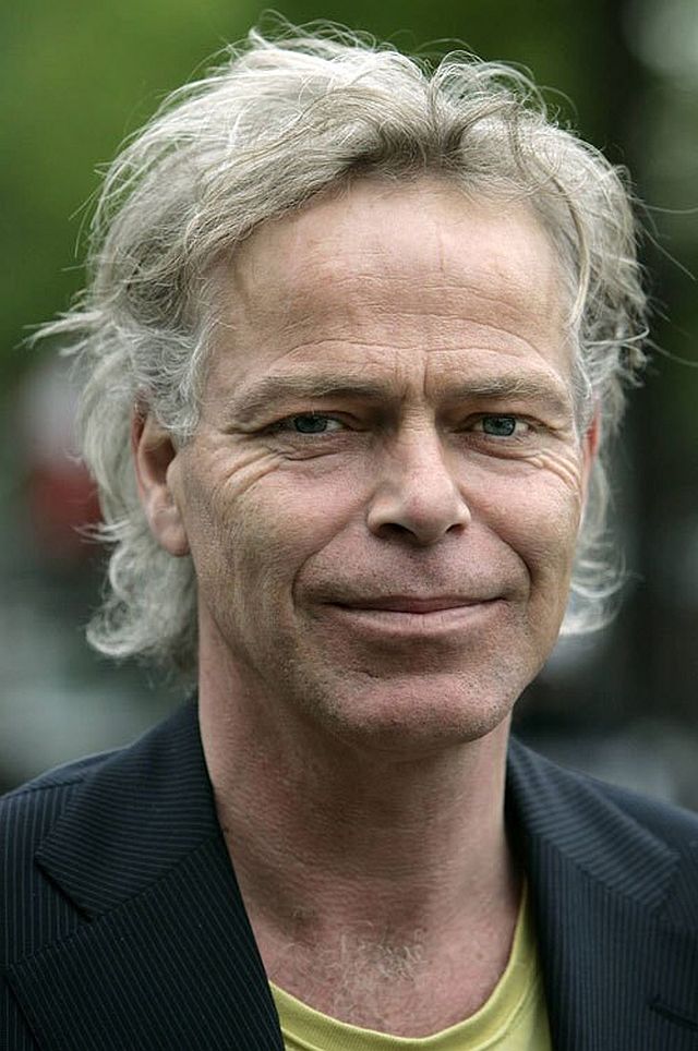 JosKunne's tweet photo. "Het is gewoon een kwestie van beginnen met de eerste zin, of met de tweede als je de eerste niet weet" – columnist, schrijver en dichter #MartinBril (Utrecht 21 oktober 1959 - Amsterdam 22 april 2009) https://t.co/AmYNj0TOn0