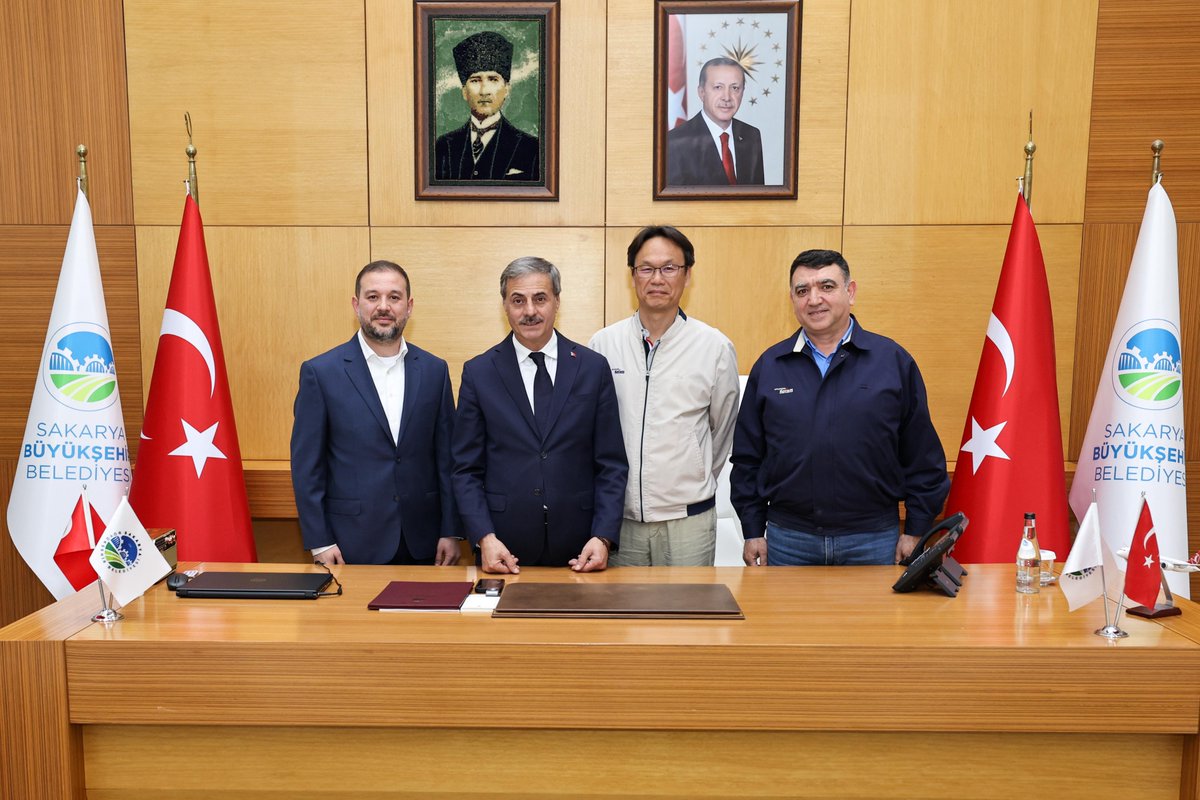 Hyundai Eurotem Demiryolu Araçları Sanayi A.Ş. Fabrika Müdürü Yoon Soon Shin, Üretim Müdürü Murat Öktem, Teknik Bölüm Müdürü Fatih Kıcır’ı belediyemizde ağırladık. Değerli misafirlerimize hayırlı olsun dilekleri için teşekkür ediyor, çalışmalarında başarılar diliyorum.