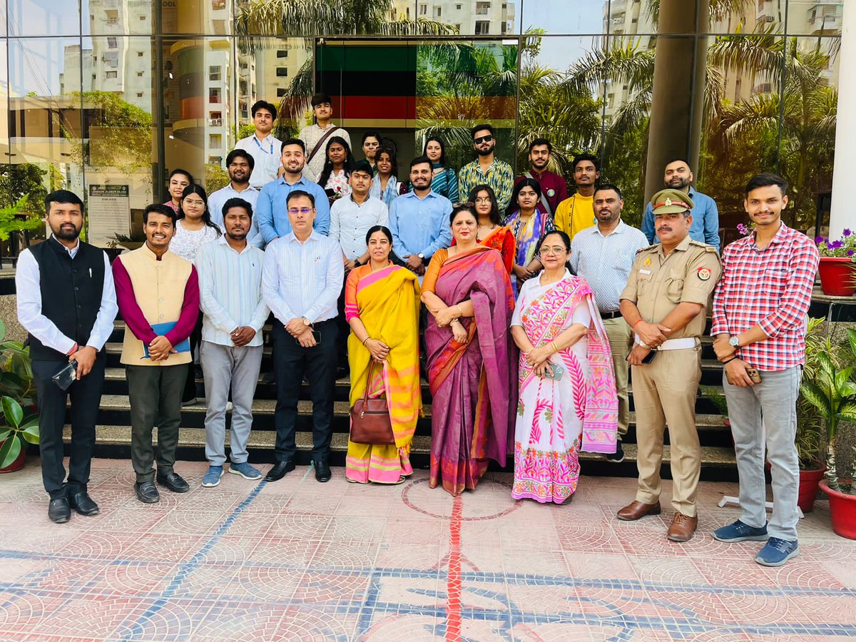उर्विका फाउंडेशन द्वारा आयोजित ट्रैफिक जागरूकता कार्यक्रम में सदस्य UPSPCR डॉ शुचिता चतुर्वेदी, जिला विद्यालय निरीक्षक राकेश कुमार, ट्रैफिक इंस्पेक्टर बिपिन बिहारी पांडेय, दिल्ली पब्लिक स्कूल की प्रधानाचार्या एवं उर्विका फाउंडेशन के सदस्यों के साथ <a href="/AdminLKO/">DM Lucknow</a> <a href="/lucknowtraffic/">LUCKNOW TRAFFIC POLICE</a>