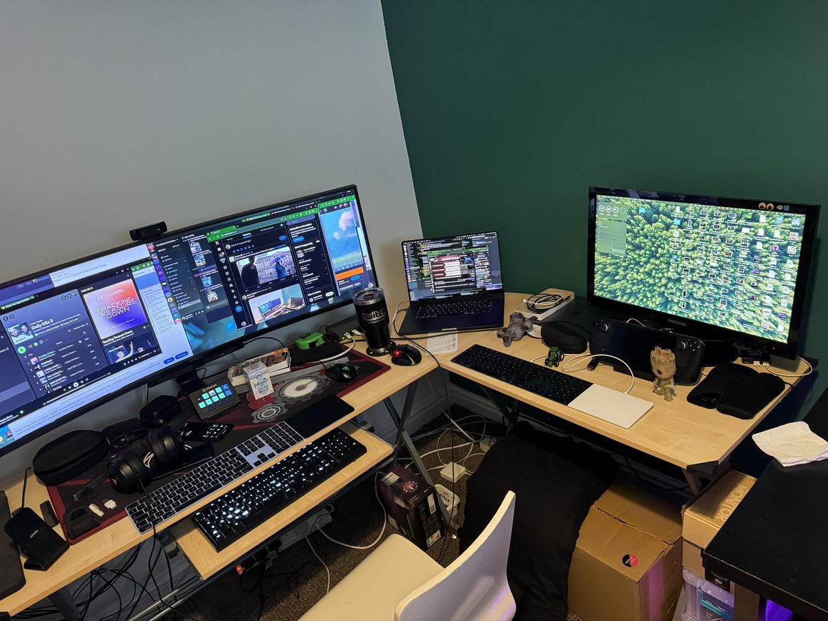 Barry Carlyon tweet media