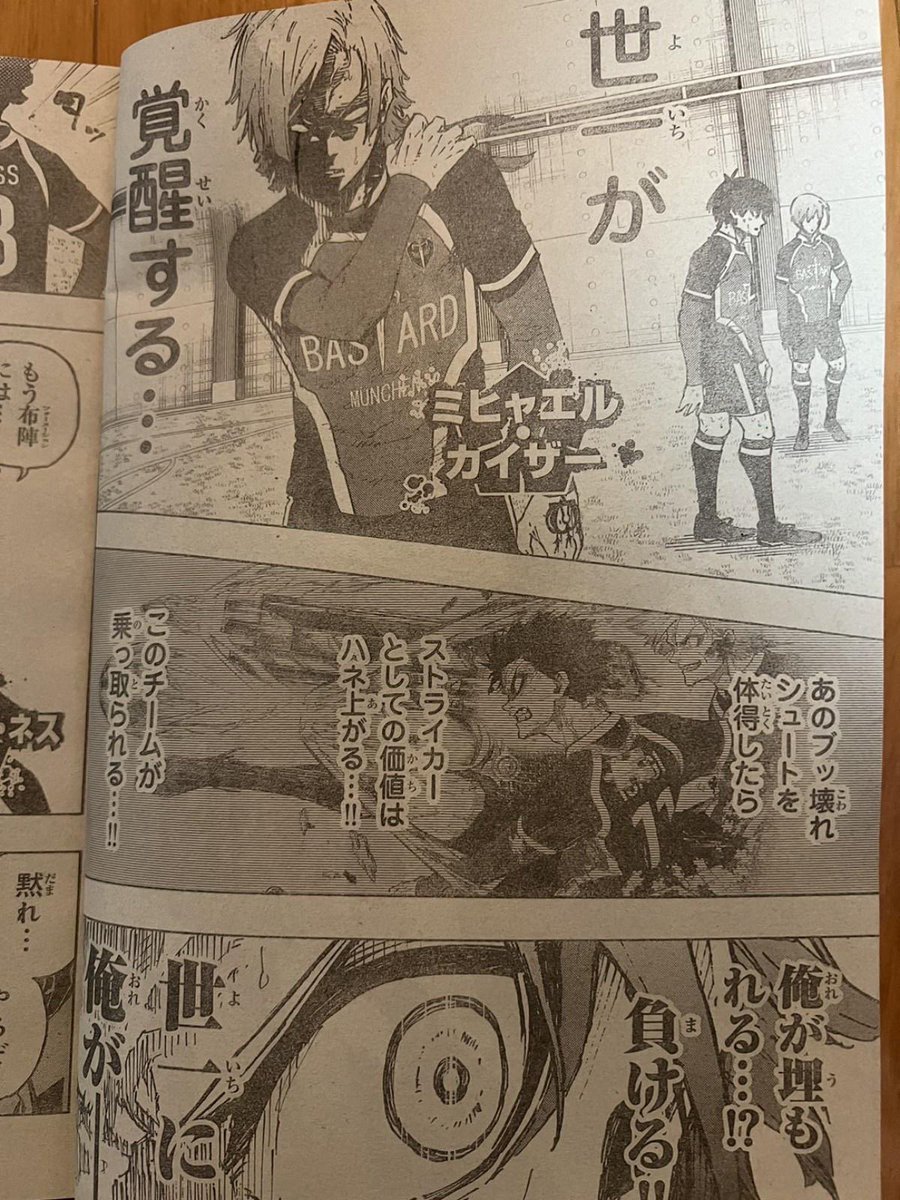 Sunned14's tweet photo. Hilo Blue lock 259 ~
Comienza el capítulo con Kaiser bien enfadado per admitiendo que Isagi los ha devorado (superado para las no egoístas)
#BlueLock #bluelock259 #bluelockspoilers #bllk #bllk259 #bllktwt https://t.co/iDibAzWNVk