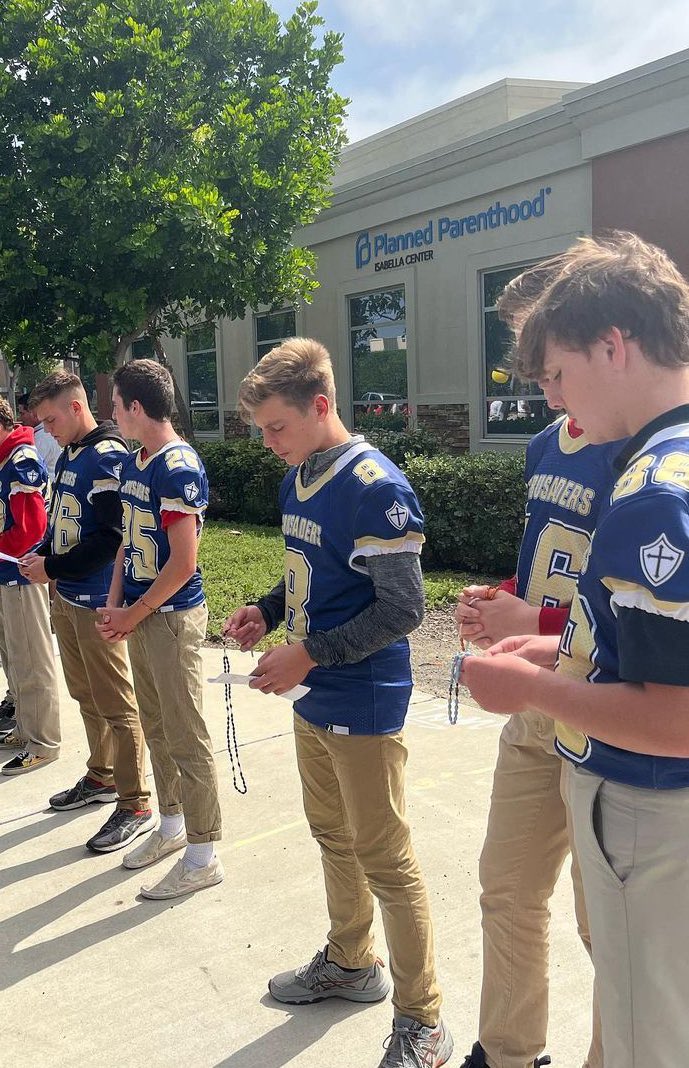 Amazing witness! 

Catholic students of St Joseph Academy High School in San Marcos, California, pray the Rosary outside a Planned Parenthood clinic for an end to abortion.