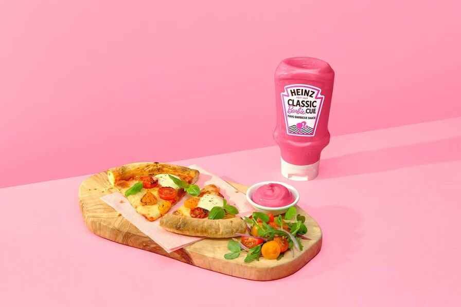 ACPetitcol's tweet photo. #inno
La nouvelle sauce @HeinzUK &amp; @Mattel "Barbiecue" aussi appelée "Kenchup" m'a bien fait rire ! 
Comment allier fun &amp; nouveau gout (à base de betterave pour la couleur) https://t.co/oMXpYSEVNf