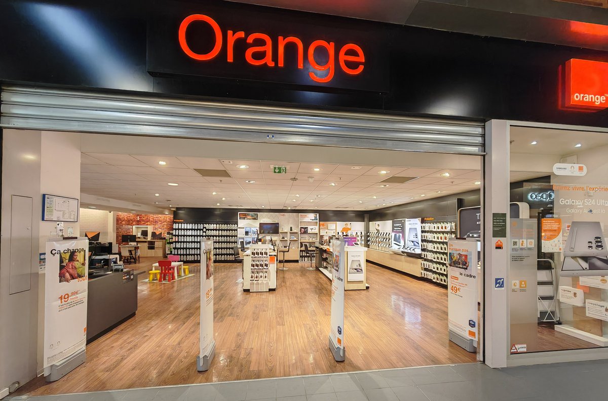Orange Store tweet media