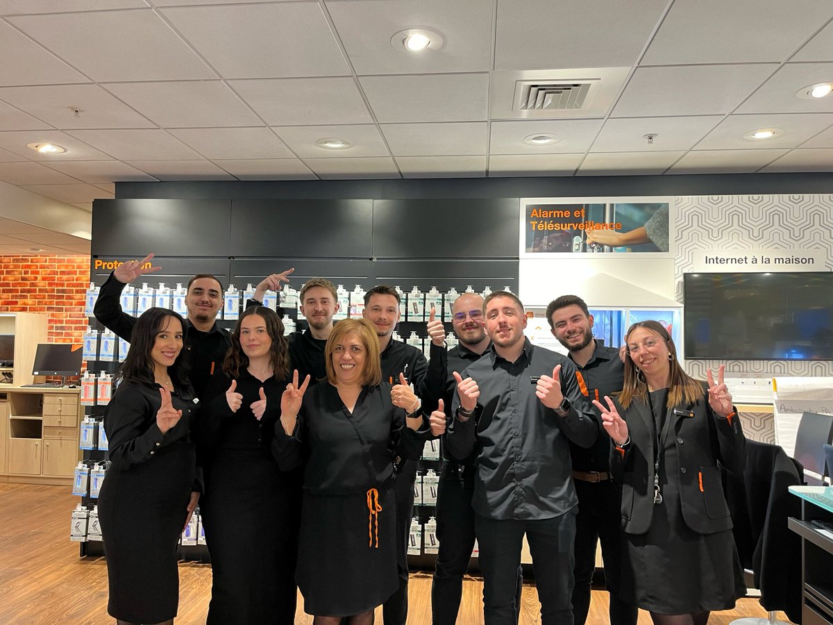 Orange Store tweet media